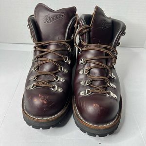 Danner boots never used